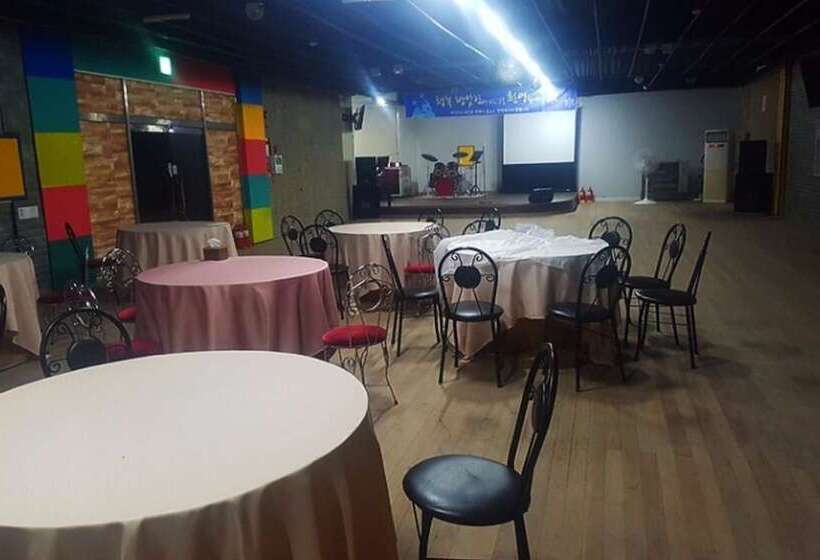 Gangjin Jeulgeounga Pension