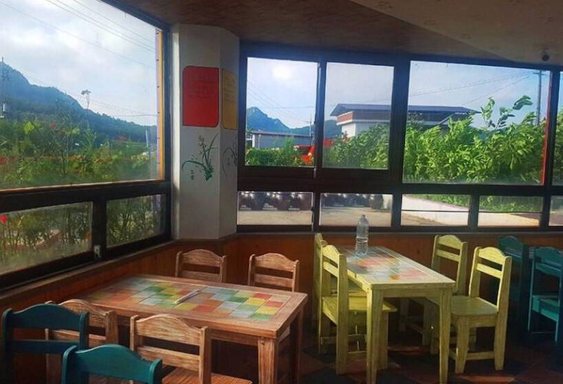 Gangjin Jeulgeounga Pension