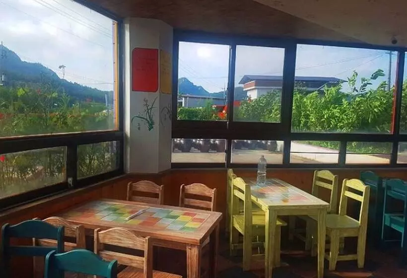 Gangjin Jeulgeounga Pension