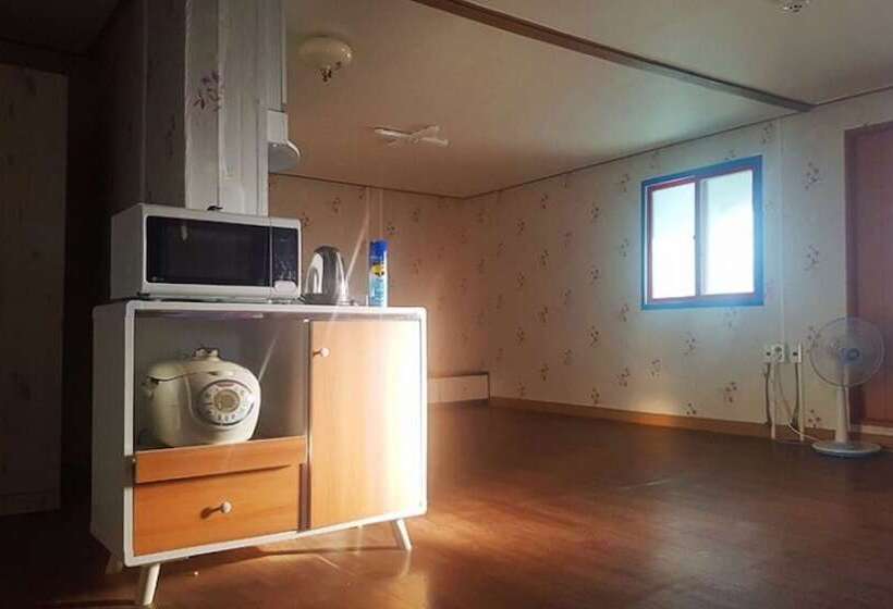 Gangjin Jeulgeounga Pension