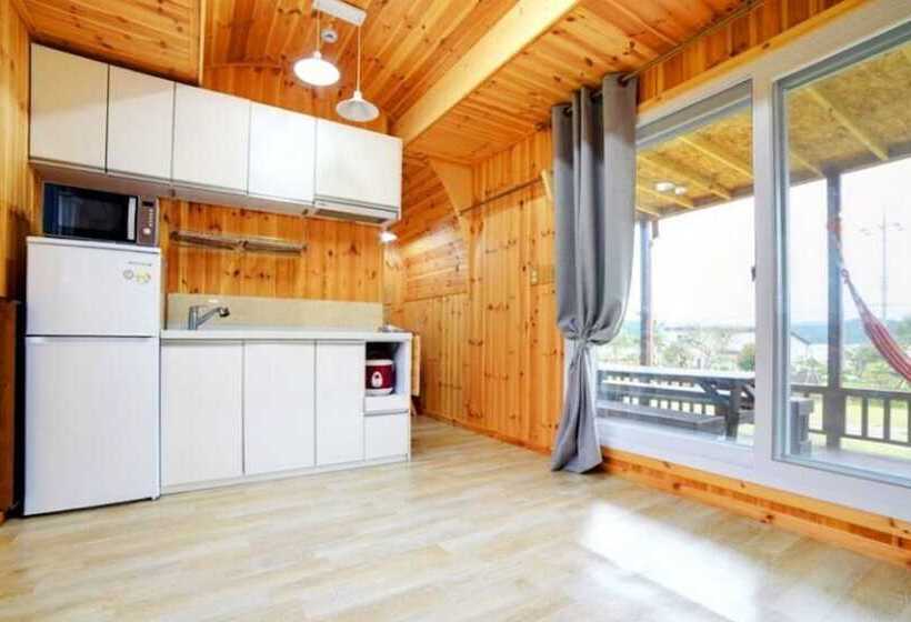 Geoje Jeongdeulgo Pension