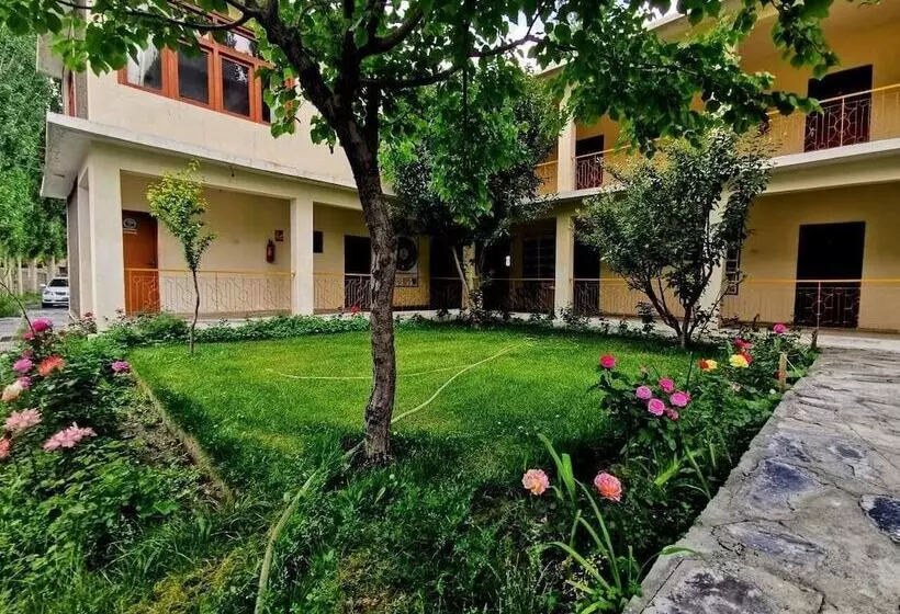 Gulmit Continental Hotel Hunza Valley