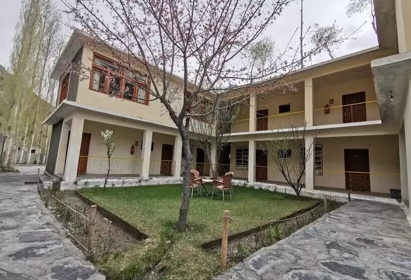 Gulmit Continental Hotel Hunza Valley