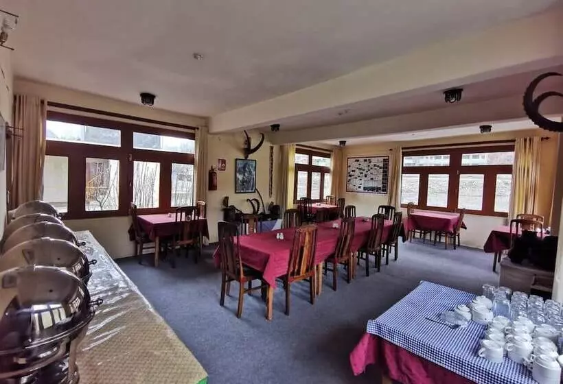 Gulmit Continental Hotel Hunza Valley