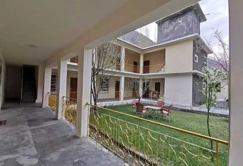 Gulmit Continental Hotel Hunza Valley