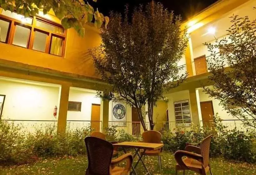 Gulmit Continental Hotel Hunza Valley
