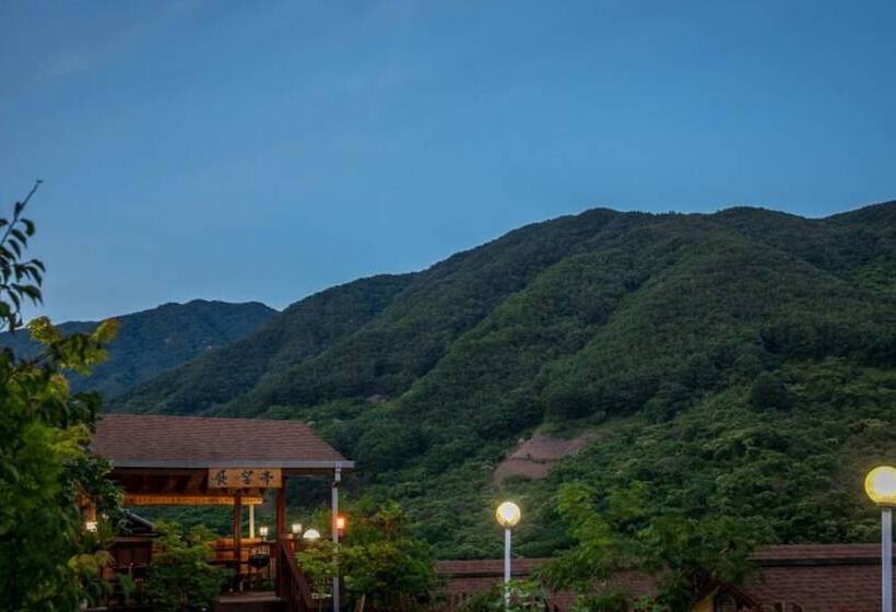 Gurye Jeonmangjoeunjip Pension