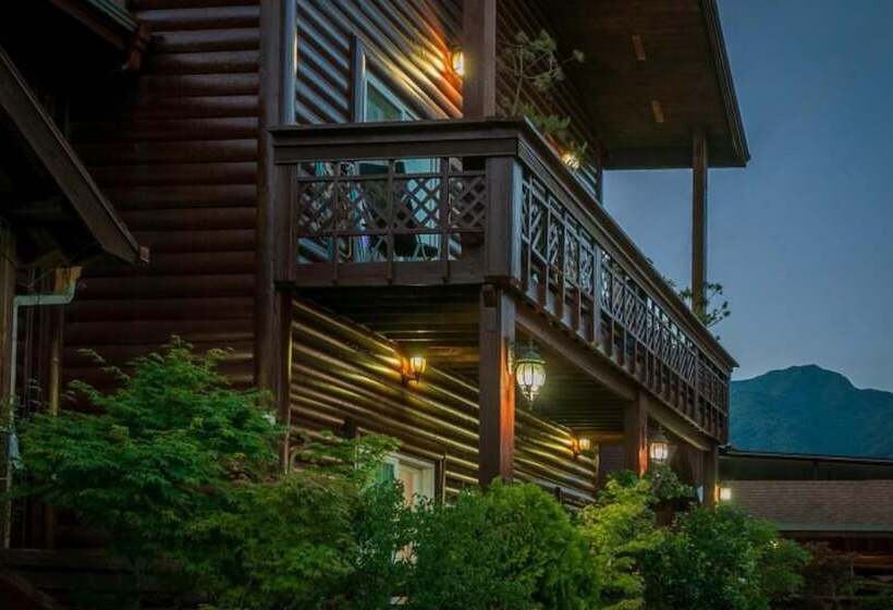 Gurye Jeonmangjoeunjip Pension