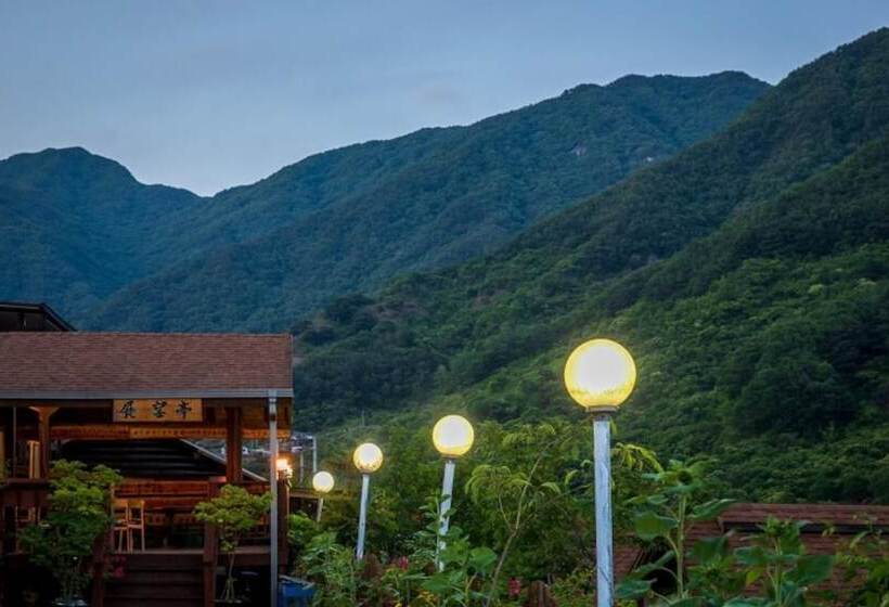 Gurye Jeonmangjoeunjip Pension