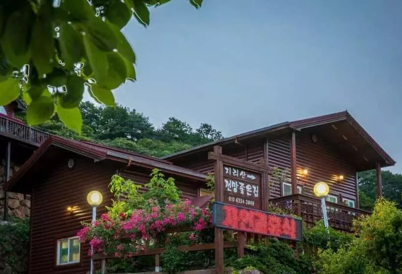 Gurye Jeonmangjoeunjip Pension