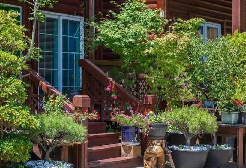 Gurye Jeonmangjoeunjip Pension