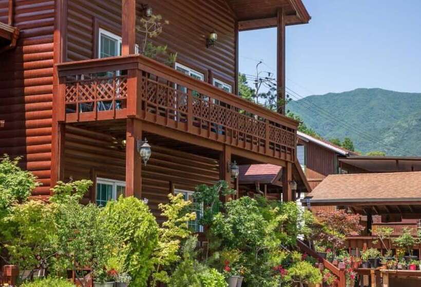 Gurye Jeonmangjoeunjip Pension