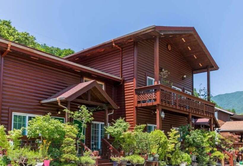 Gurye Jeonmangjoeunjip Pension