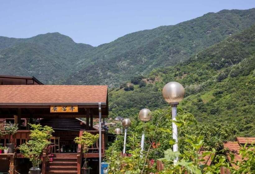 Gurye Jeonmangjoeunjip Pension