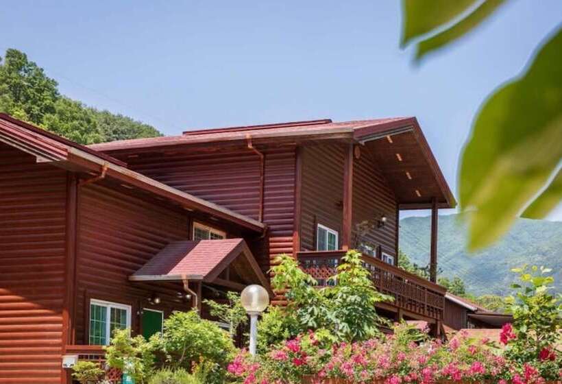 Gurye Jeonmangjoeunjip Pension