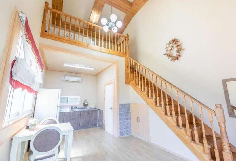 Gurye Jeonmangjoeunjip Pension