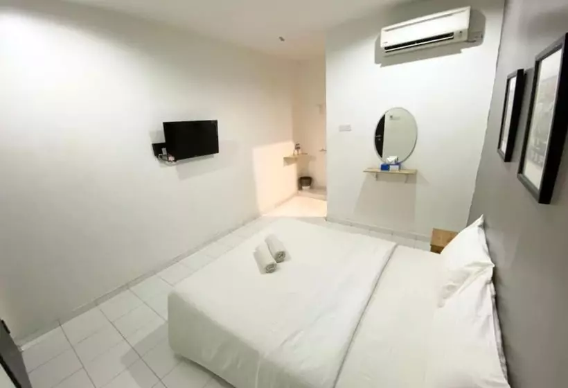 One One 08 Hotel Sungkai