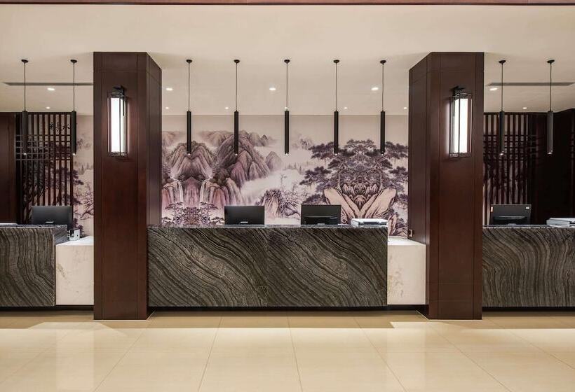 ホテル Ramada Encore By Wyndham Linqu Downtown