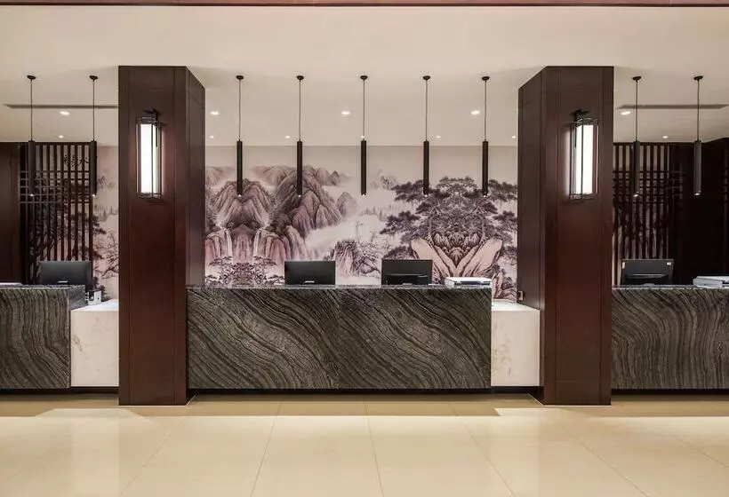 ホテル Ramada Encore By Wyndham Linqu Downtown