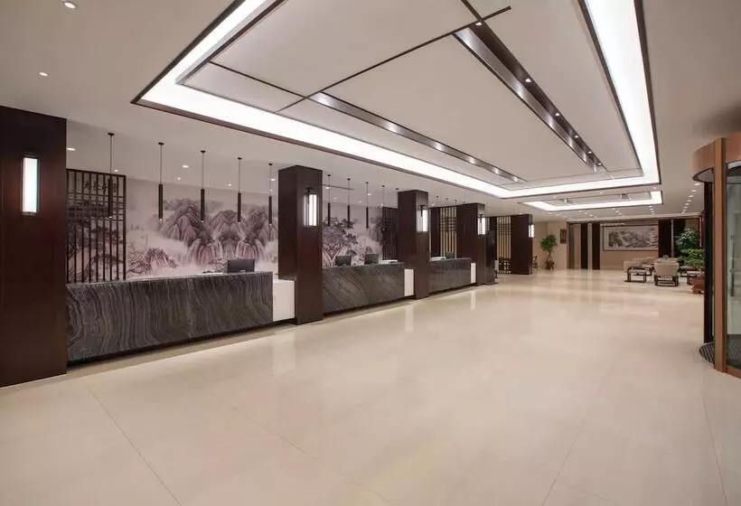 ホテル Ramada Encore By Wyndham Linqu Downtown