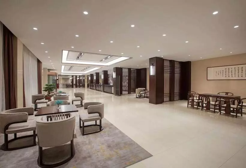 ホテル Ramada Encore By Wyndham Linqu Downtown