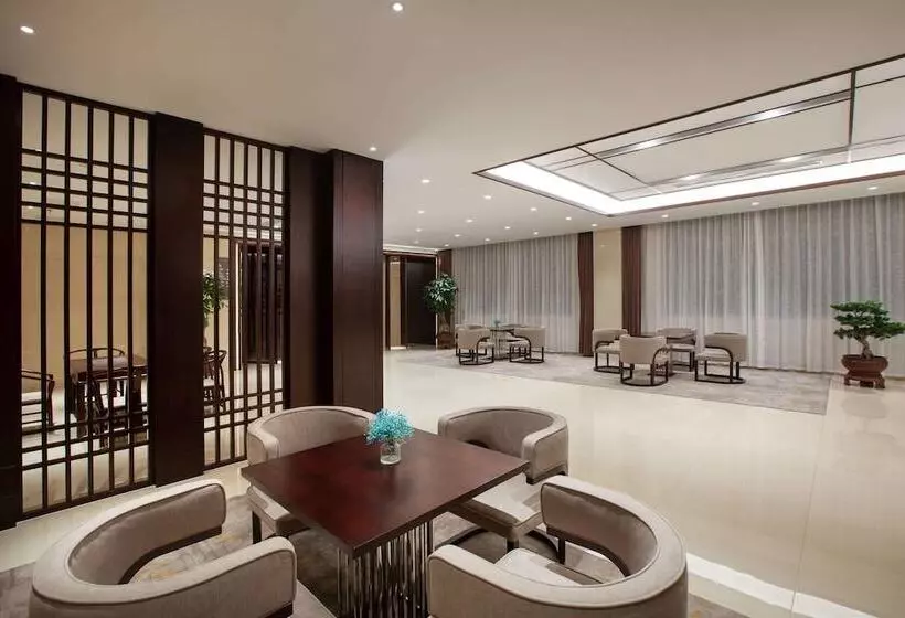 ホテル Ramada Encore By Wyndham Linqu Downtown