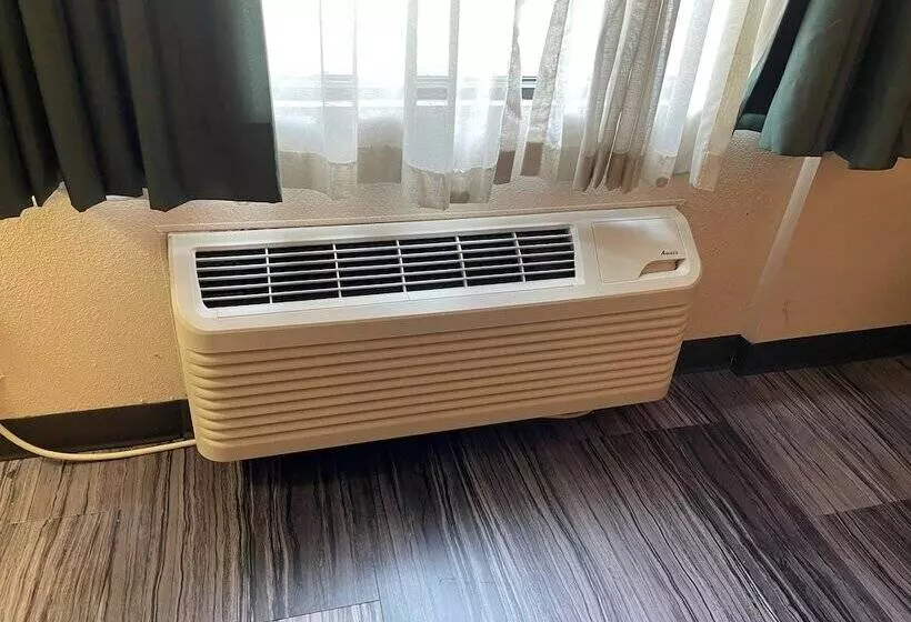 Hotelli The Royal Inn & Suites