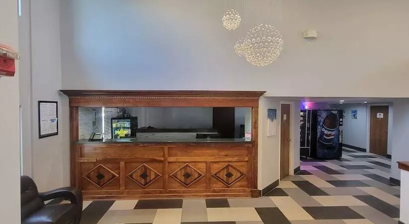 Hotelli The Royal Inn & Suites