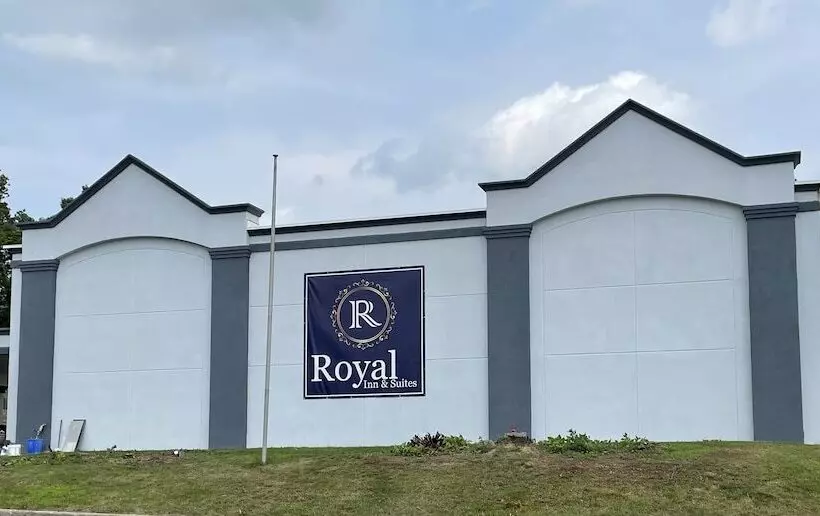 Hotelli The Royal Inn & Suites