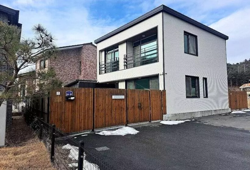 Majatalo Chuncheon Staysaint21 Poolvilla