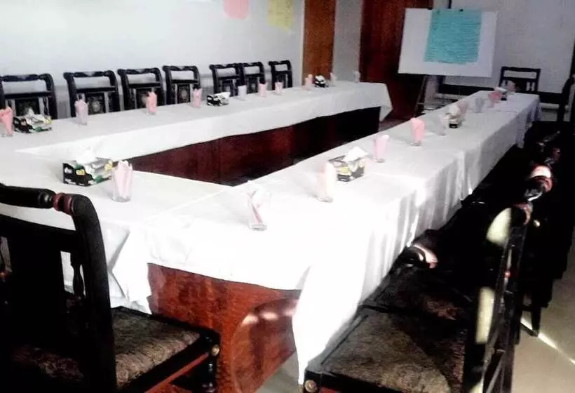 پانسیون Indus Guest House