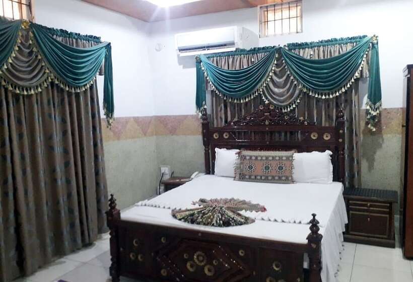 پانسیون Indus Guest House