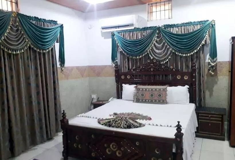 پانسیون Indus Guest House