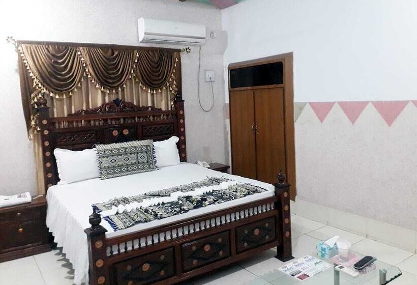 پانسیون Indus Guest House