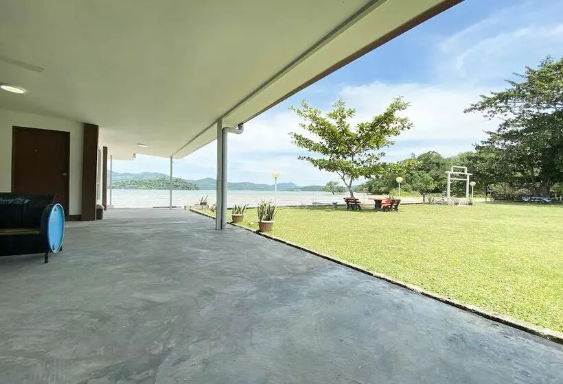 ペンション Oyo Home 90319 Ambong Bay Resthouse Homes