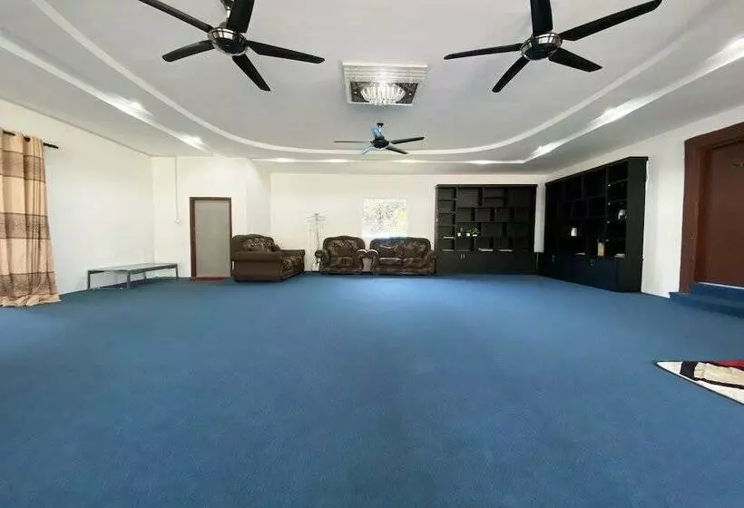 ペンション Oyo Home 90319 Ambong Bay Resthouse Homes