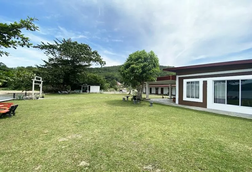 ペンション Oyo Home 90319 Ambong Bay Resthouse Homes