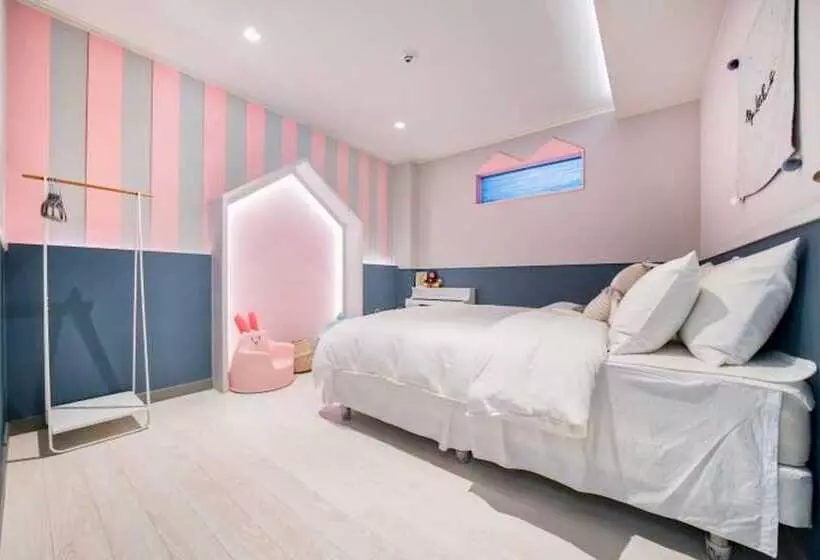 پانسیون Pocheon Forest Pool Villa