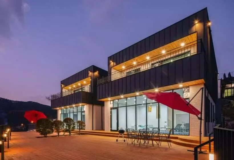 پانسیون Pocheon Forest Pool Villa