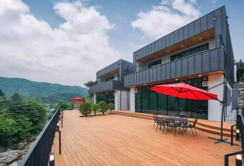 پانسیون Pocheon Forest Pool Villa
