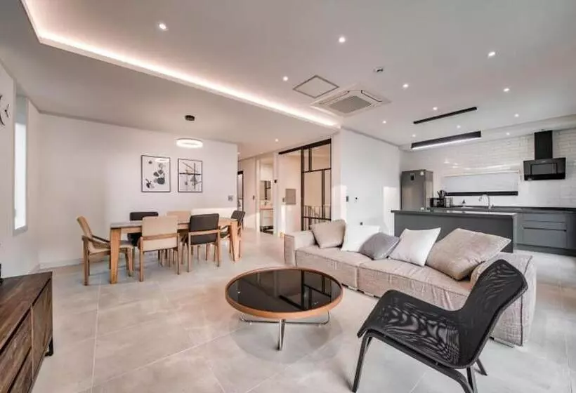 پانسیون Pocheon Forest Pool Villa