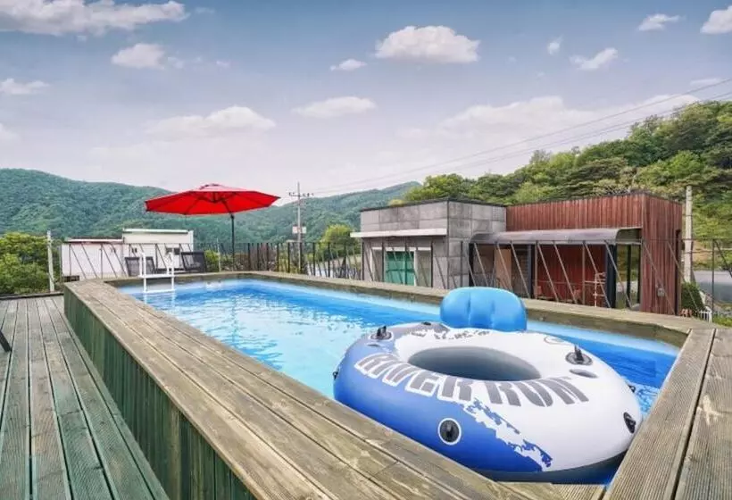 پانسیون Pocheon Forest Pool Villa