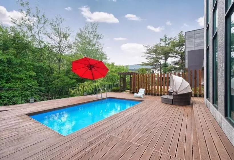 پانسیون Pocheon Forest Pool Villa