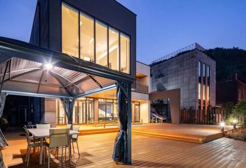 پانسیون Pocheon Forest Pool Villa