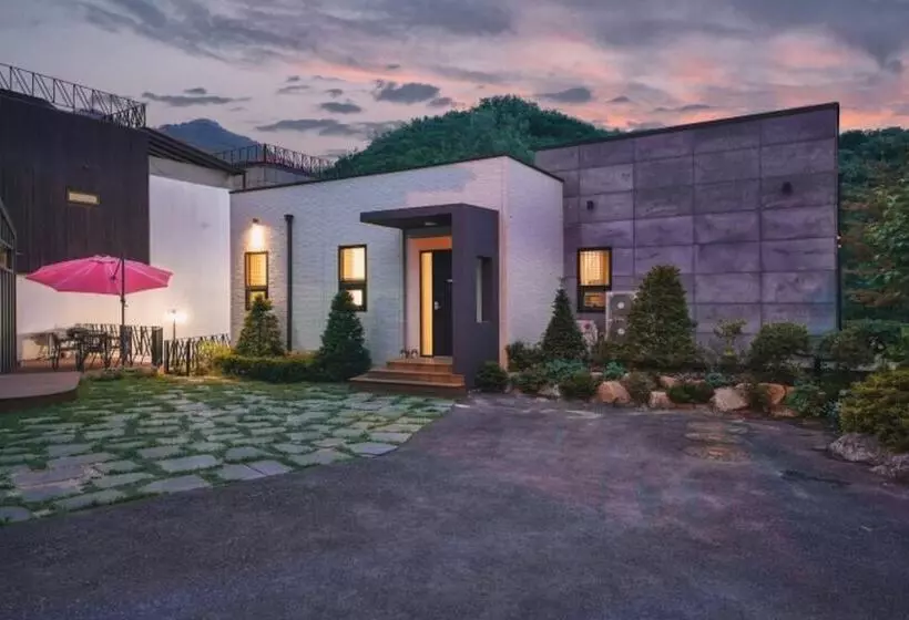 پانسیون Pocheon Forest Pool Villa