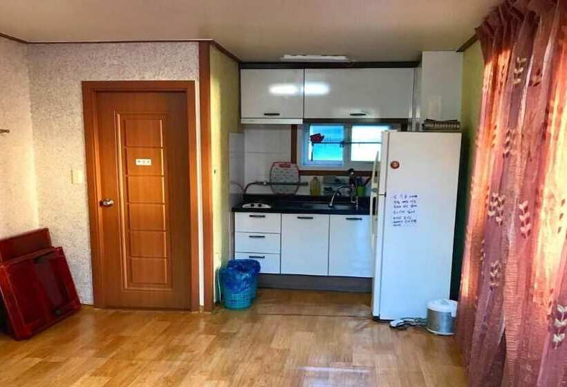 Pensión Taean Sinbatdeu Ui Moheom