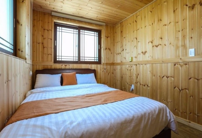 Seogwipo Gonmul Swimpang Pension