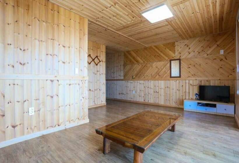 Seogwipo Gonmul Swimpang Pension