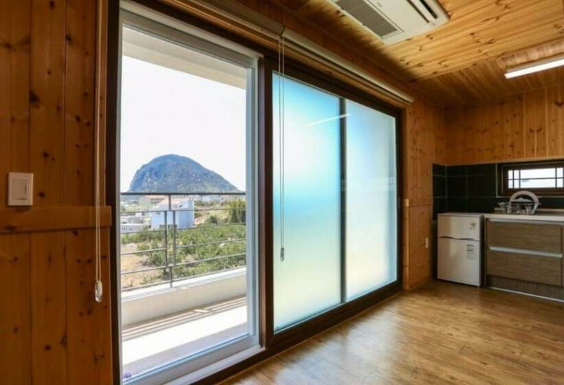 Seogwipo Gonmul Swimpang Pension