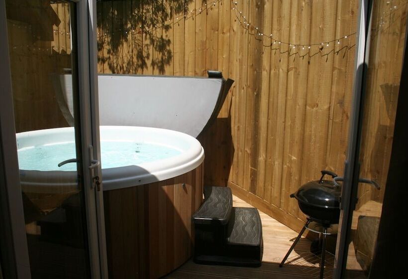 Snow White S House   Farm Park Stay With Hot Tub, Bbq & Fire Pit